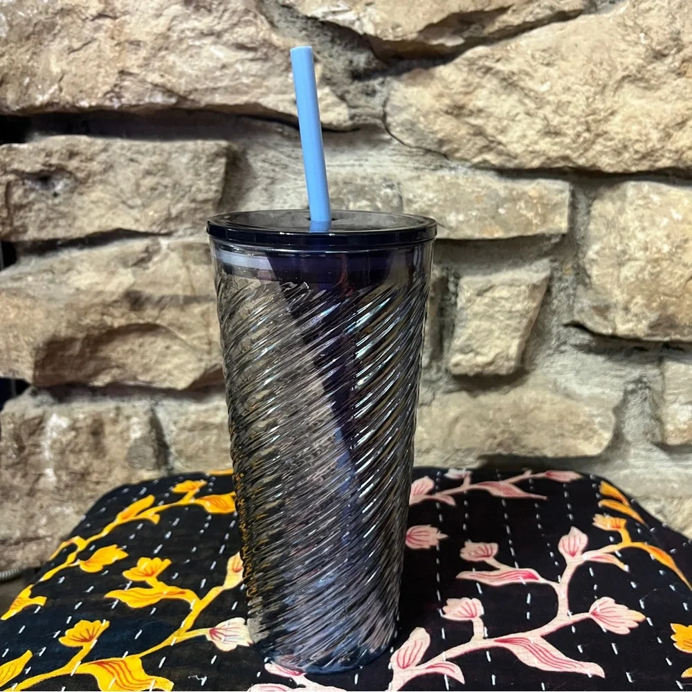 Starbucks 2023 Blue Twisted Glass Tumbler Grande 16oz 532 ML NWT